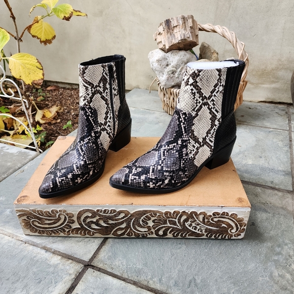 Edgy Chiv DV Dolce Vita Snake Embossed Booties - Picture 4 of 11